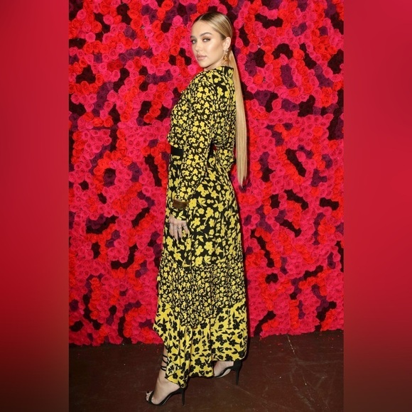 New! Alice + Olivia Sueann Silk Asymmetric Tiered Ruffle Floral Skirt 💛 size 2 - Picture 2 of 15